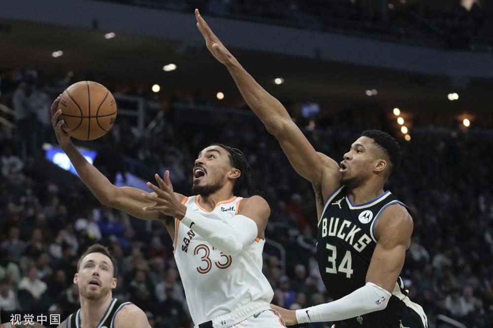 邊鋒之一與 邊鋒之一與